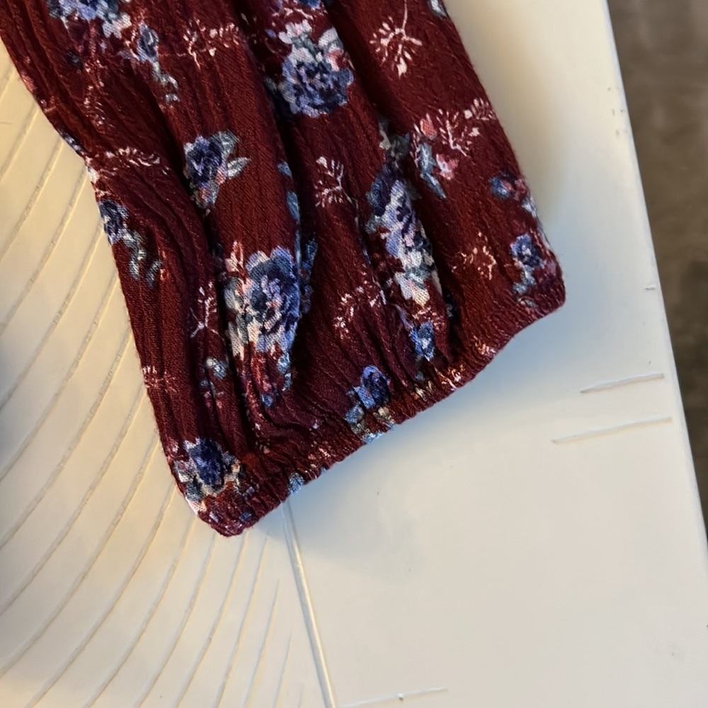 American Eagle Flowy Top - Picture 5 of 6